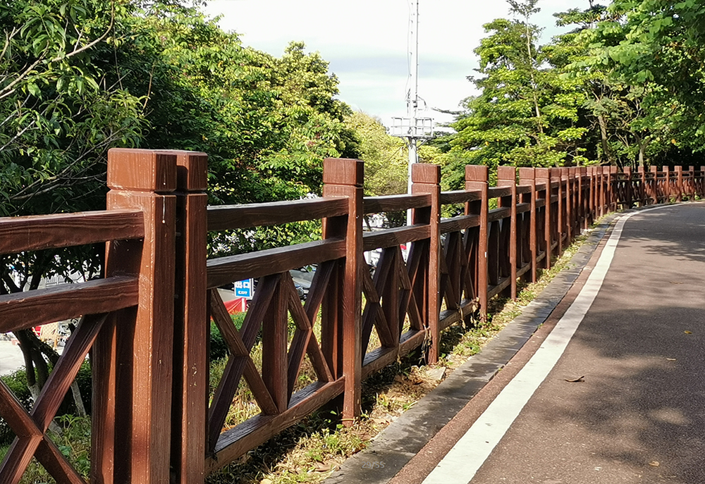 佛山南海廣東華堅仿木護欄產品豐富價格透明全網優(yōu)質商譽